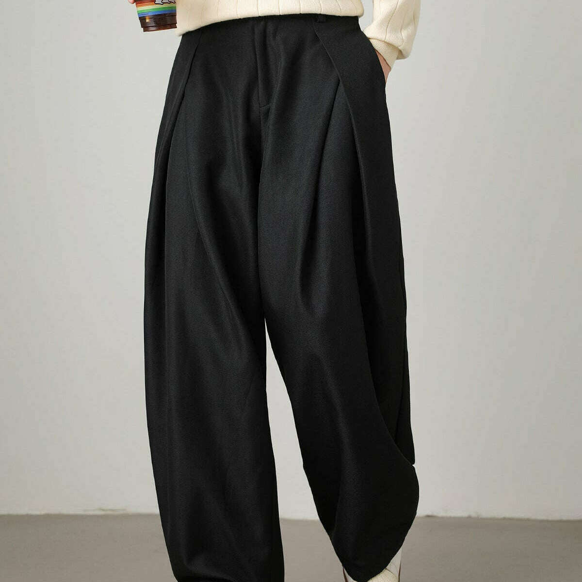 Women’s Wide-Leg Pleated Trousers