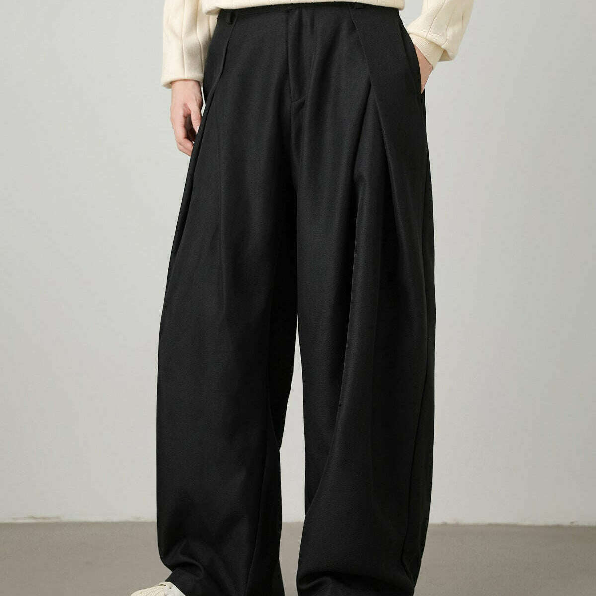 Women’s Wide-Leg Pleated Trousers Black