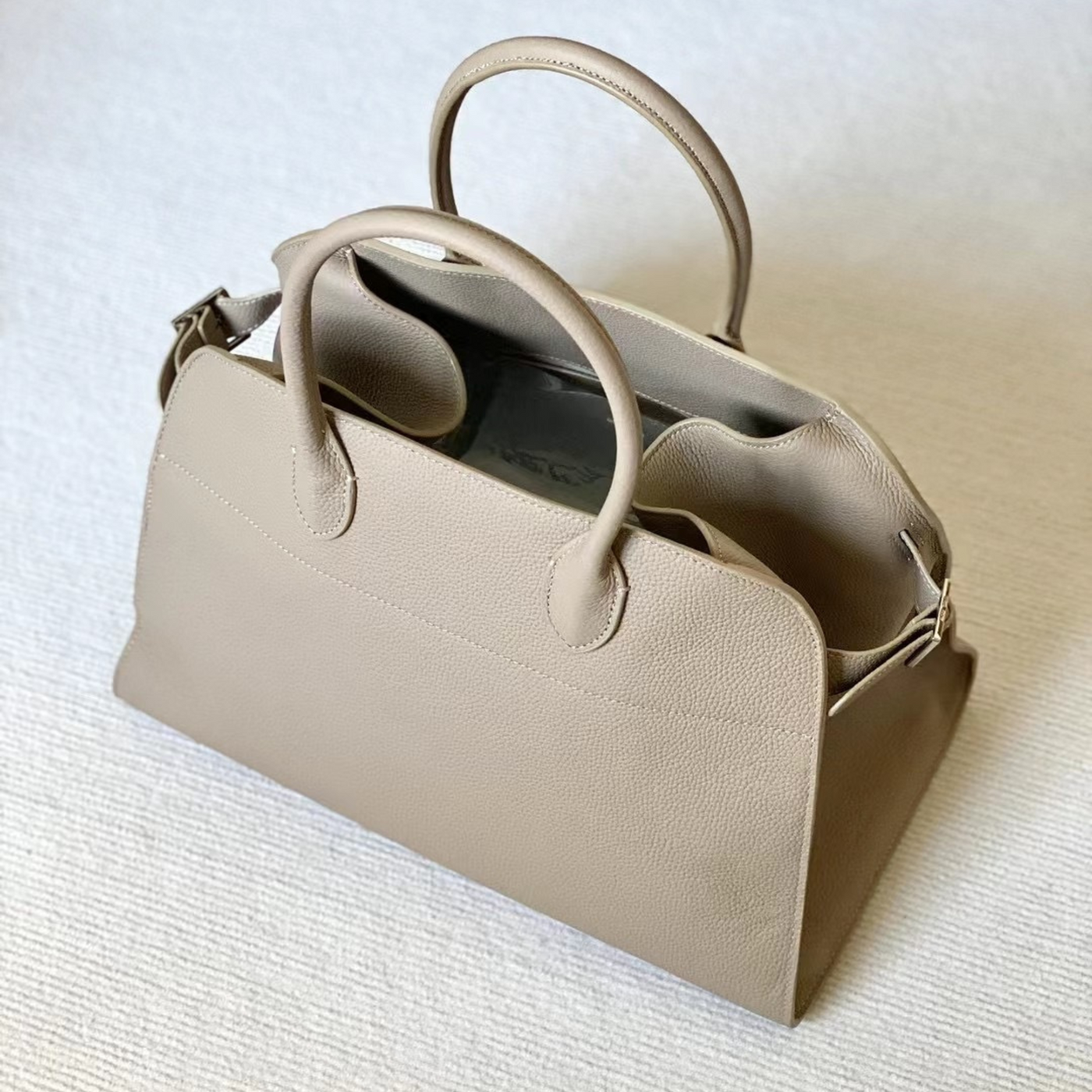 Luxurious Top-Layer Leather Tote Bag
