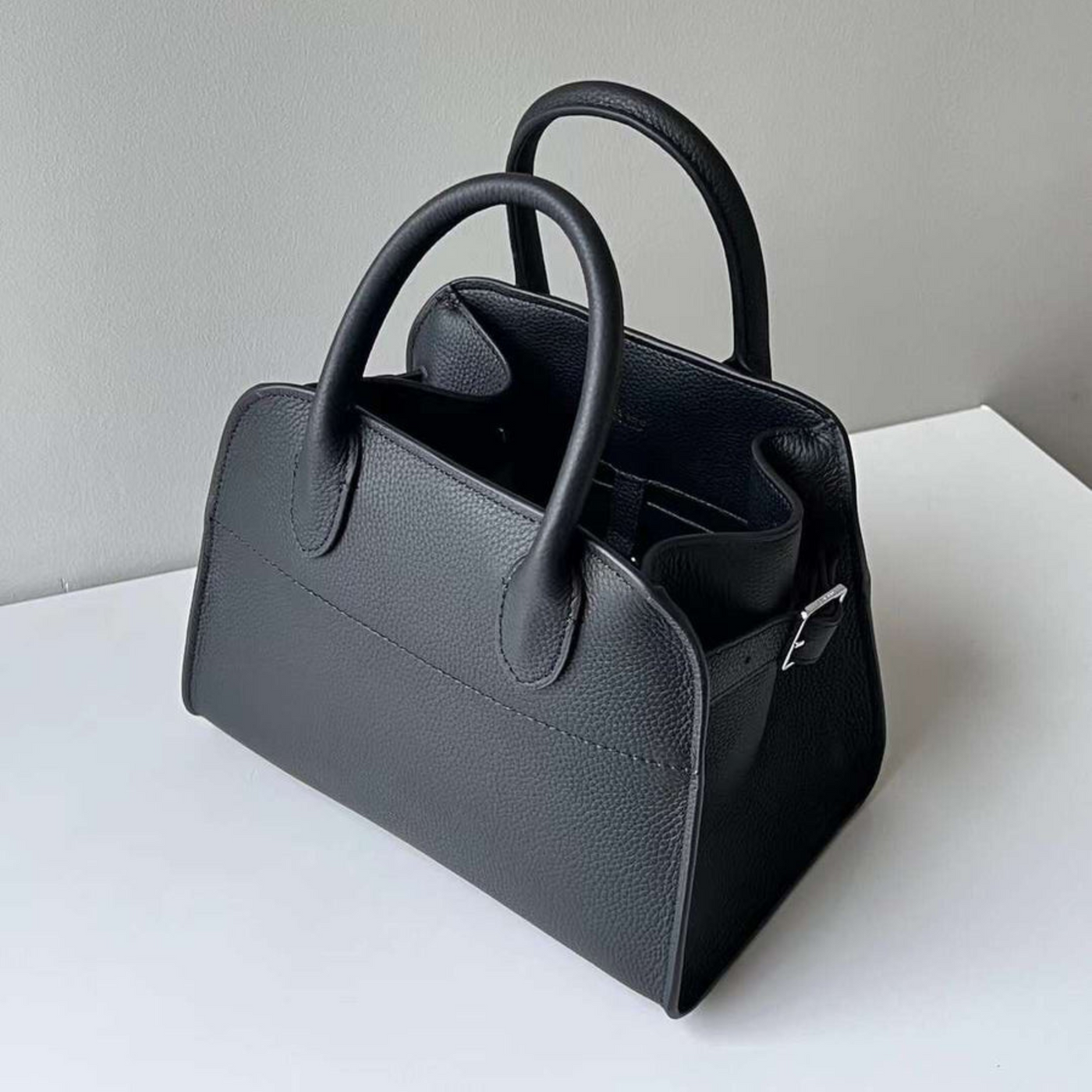 Luxurious Top-Layer Leather Tote Bag