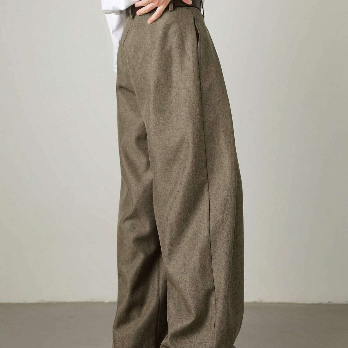 Women’s Wide-Leg Pleated Trousers